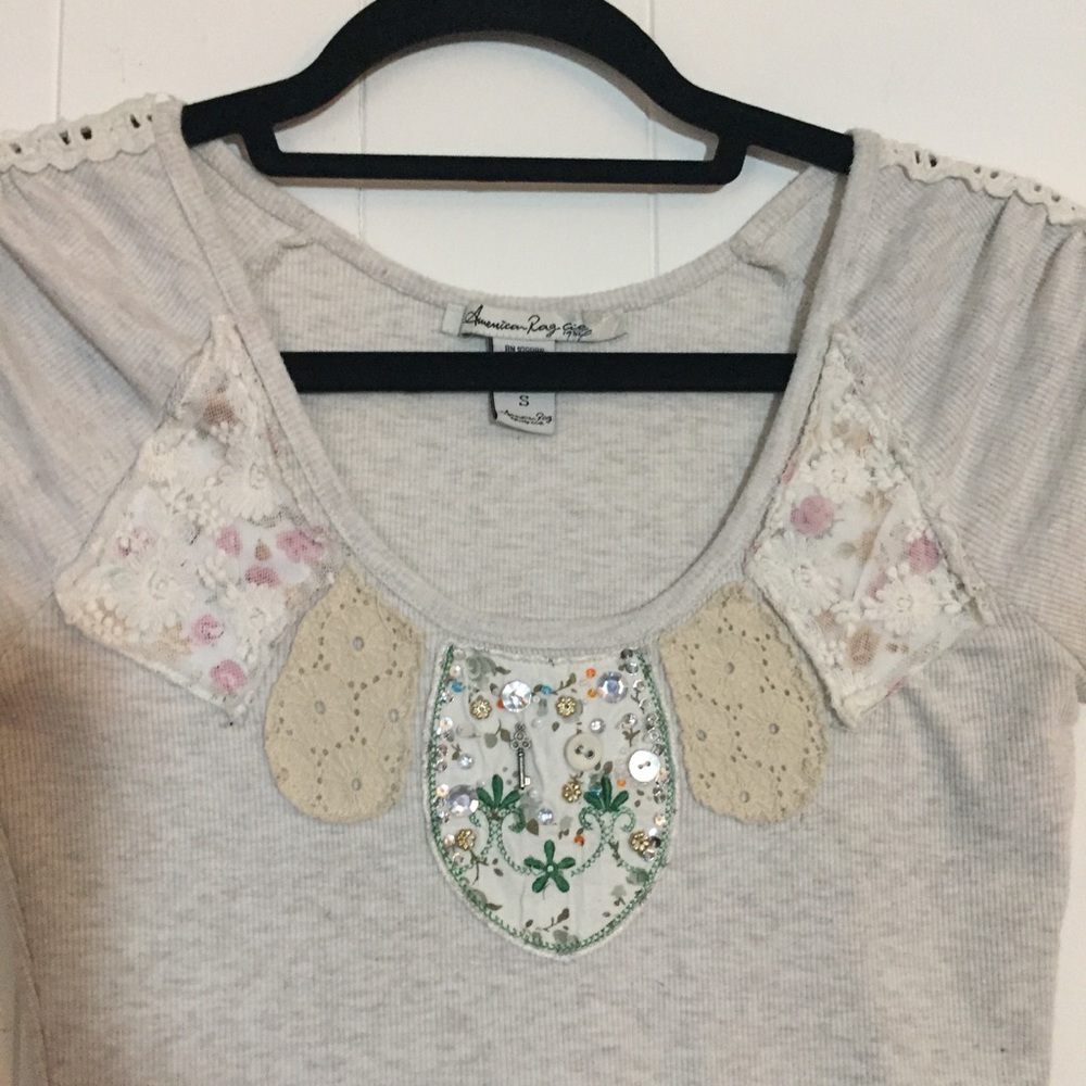 Embroidered t-shirt - Picture 4 of 5
